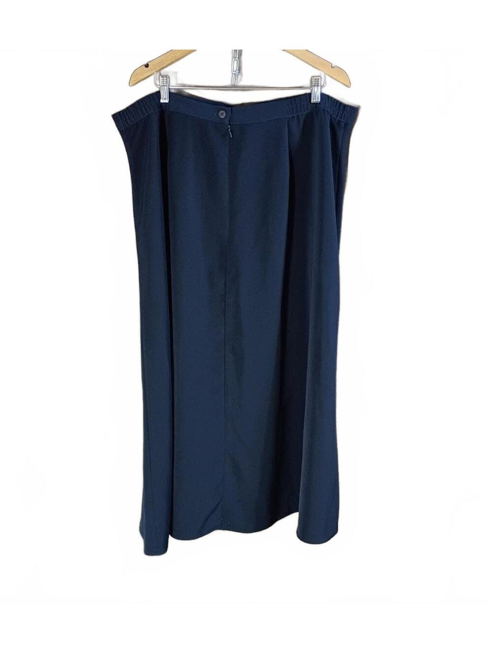 Tribeca Studio Navy Blue Skirt with Button and Zip Closure Size 26W